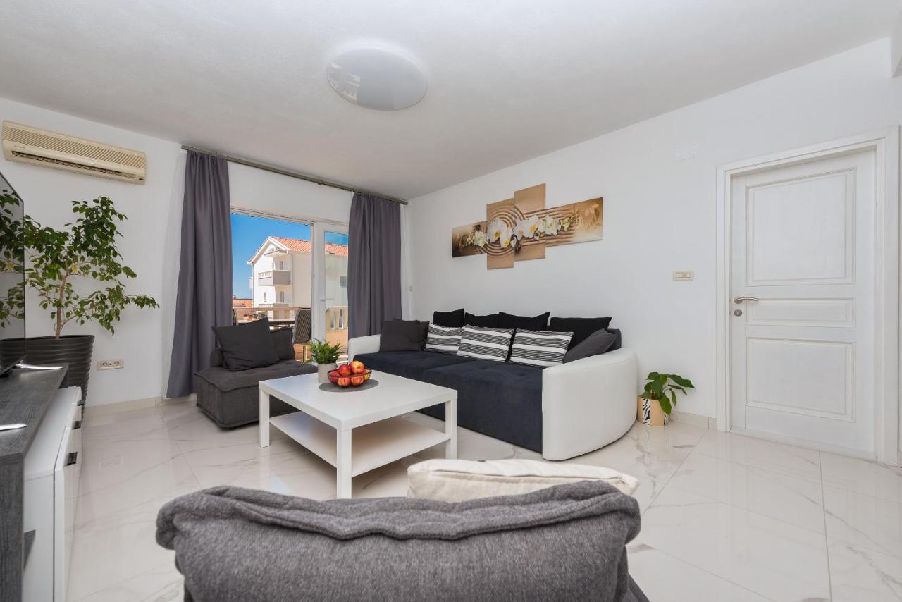 Apartment Sole Mio -Sea View มาคาร์สกา ภายนอก รูปภาพ