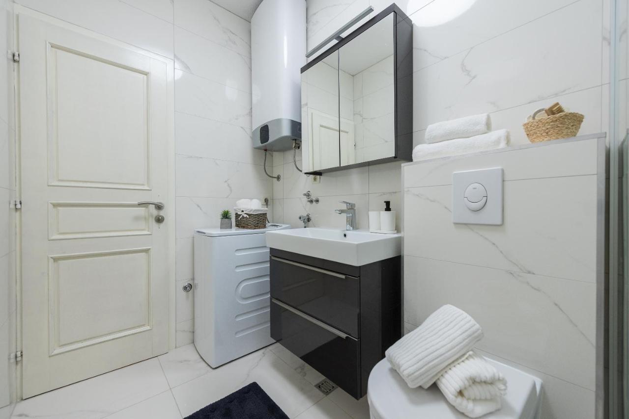 Apartment Sole Mio -Sea View มาคาร์สกา ภายนอก รูปภาพ